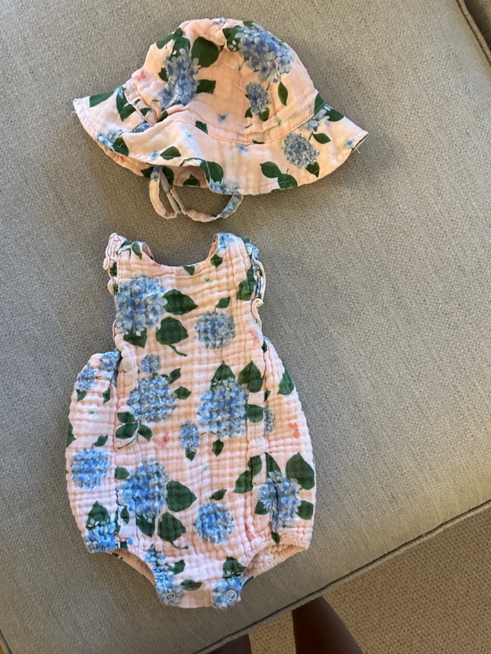 Angel Dear Pink Floral Muslin Romper and Sun Hat Set - size 6-9m